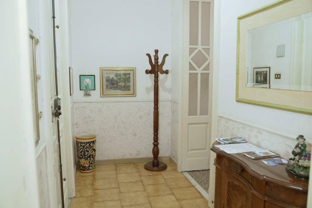 Rivivi Gli Anni '60 Appartement Catánia Buitenkant foto
